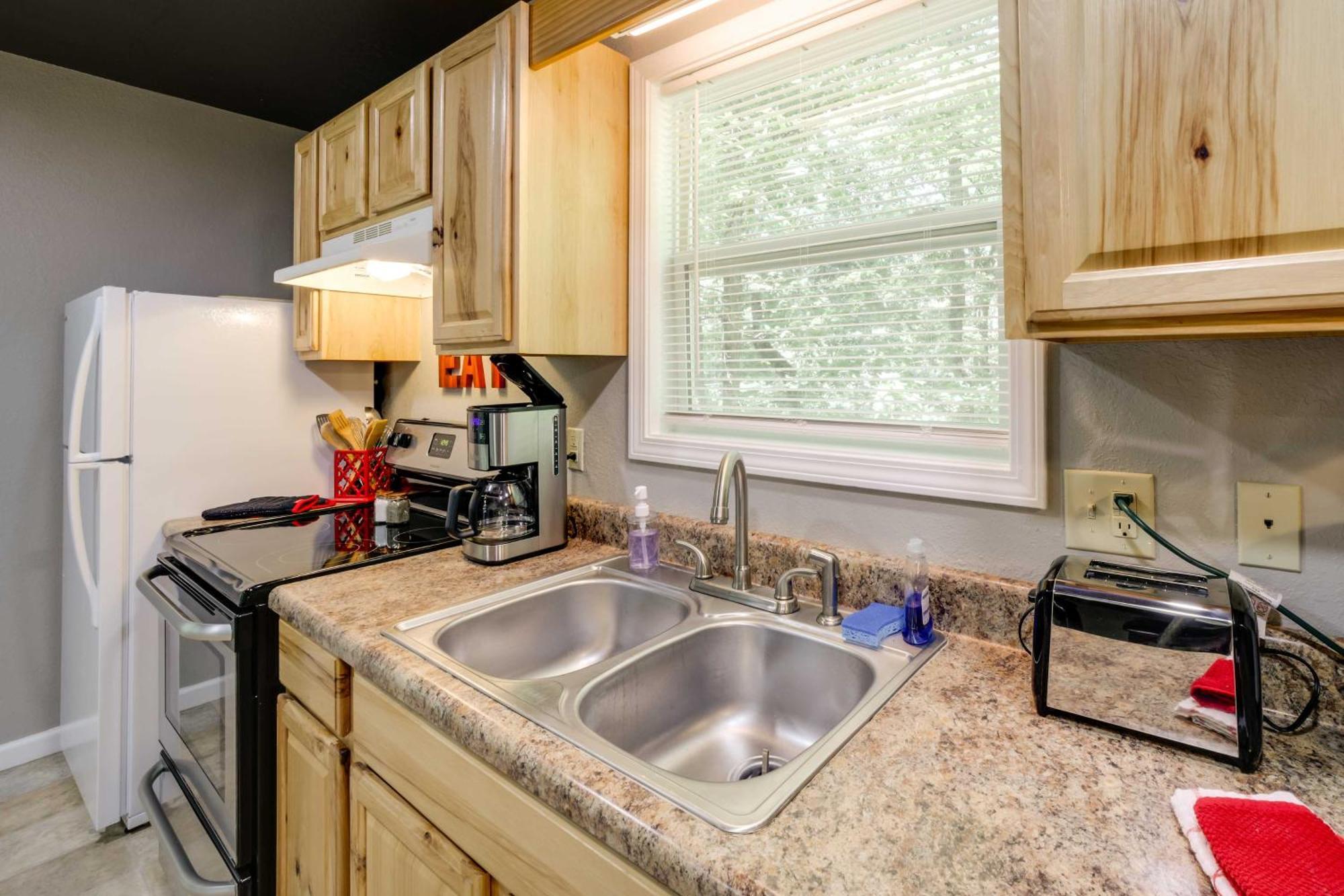 Cozy Whittier Cabin And Yard And Hot Tub, Pets Welcome Eksteriør bilde